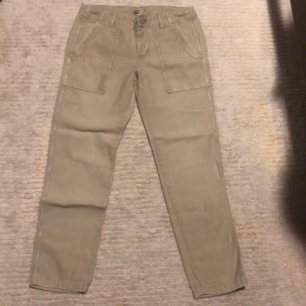 American Eagle khaki capris